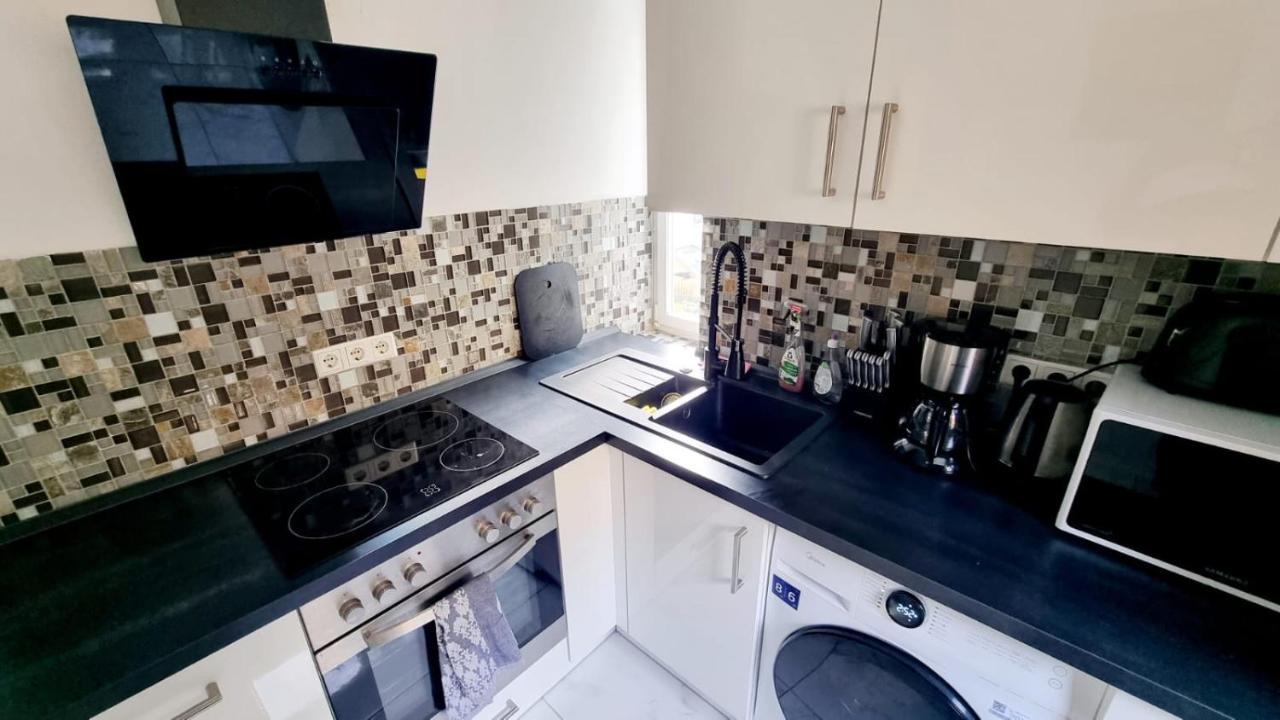 Cozy And Modern 1 Bedroom 3 Room Apartment Висбаден Екстериор снимка